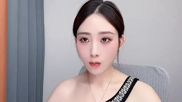  222Mia online show from June 24, 2026, 8:35 am