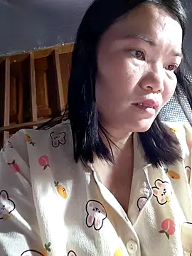 Snapshot of -Trici- chatting on June 5, 2026, 6:52 am -Trici- online show from June 5, 2026, 6:52 am