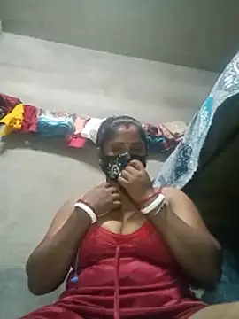 Snapshot of Miss-poly chatting on June 3, 2026, 4:56 pm Miss-poly online show from June 3, 2026, 4:56 pm