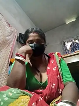 Snapshot of Miss-poly chatting on July 2, 2026, 7:14 am Miss-poly online show from July 2, 2026, 7:14 am