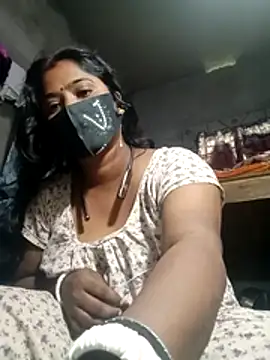 Snapshot of Miss-poly chatting on July 12, 2026, 6:15 am Miss-poly online show from July 12, 2026, 6:15 am