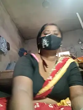 Snapshot of Miss-poly chatting on July 17, 2026, 7:04 am Miss-poly online show from July 17, 2026, 7:04 am