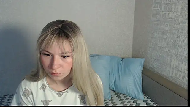 Snapshot of polly_holyy chatting on May 21, 2026, 1:23 am polly holyy online show from May 21, 2026, 1:23 am