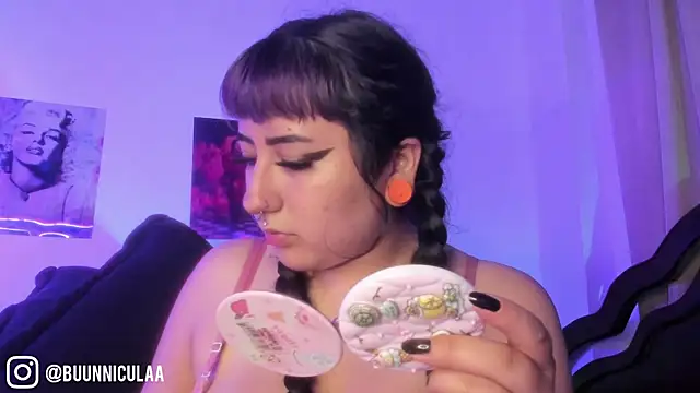 LarissaHell online show from July 22, 2026, 10:23 pm