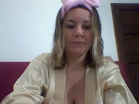 AllisonLove2 online show from June 10, 2026, 2:45 am