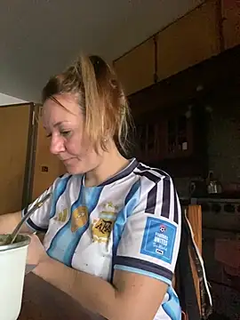 AllisonLove2 online show from July 16, 2026, 7:31 pm