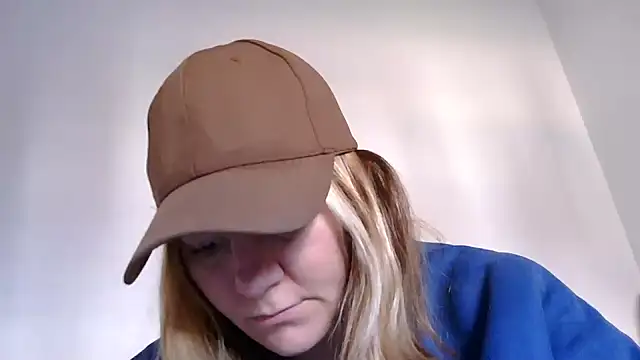 AllisonLove2 online show from August 1, 2026, 8:08 pm