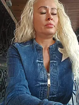 Snapshot of MILFBARBY chatting on October 2, 2025, 7:15 am MILFBARBY online show from October 2, 2025, 7:15 am