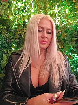 Snapshot of MILFBARBY chatting on November 2, 2025, 8:06 am MILFBARBY online show from November 2, 2025, 8:06 am