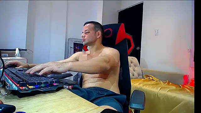 Snapshot of hugo_19cm chatting on September 23, 2025, 3:59 pm hugo 19cm online show from September 23, 2025, 3:59 pm