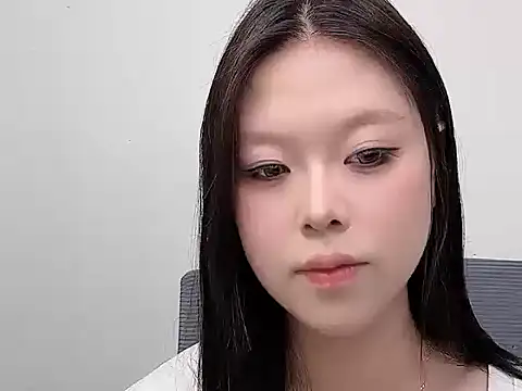 Louise59  online show from May 19, 2026, 4:30 am