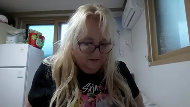 Monalissa729 online show from May 17, 2026, 10:22 am