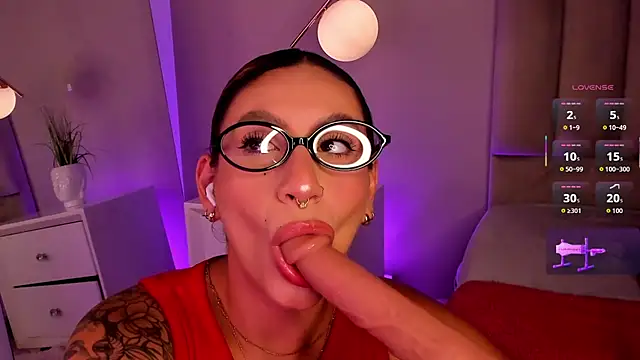 ValkaDoll online show from June 19, 2026, 7:28 pm