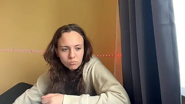 OlivaMaciolek online show from May 10, 2026, 11:37 am