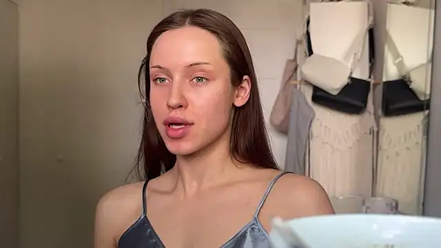Emma Grace Thompson  online show from May 23, 2026, 11:36 am