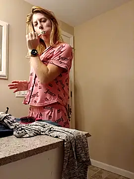 daddys girl333 online show from June 21, 2026, 2:03 am
