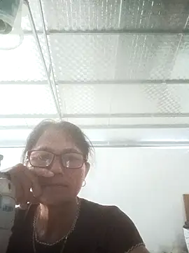 Snapshot of Vieekee chatting on July 6, 2026, 11:29 am Vieekee online show from July 6, 2026, 11:29 am