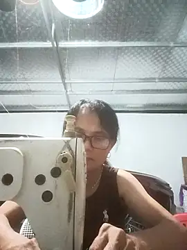 Snapshot of Vieekee chatting on July 14, 2026, 1:28 pm Vieekee online show from July 14, 2026, 1:28 pm
