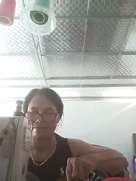 Snapshot of Vieekee chatting on July 15, 2026, 1:33 am Vieekee online show from July 15, 2026, 1:33 am