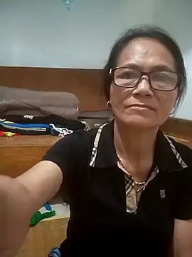 Snapshot of Vieekee chatting on July 18, 2026, 10:24 pm Vieekee online show from July 18, 2026, 10:24 pm