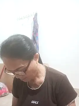 Snapshot of Vieekee chatting on August 5, 2026, 10:23 pm Vieekee online show from August 5, 2026, 10:23 pm