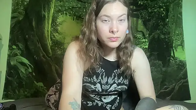 Snapshot of mo0ngoddess chatting on May 20, 2026, 2:51 am mo0ngoddess online show from May 20, 2026, 2:51 am