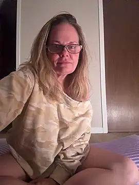 Snapshot of christinamoon0612 chatting on May 19, 2026, 5:14 am christinamoon0612 online show from May 19, 2026, 5:14 am