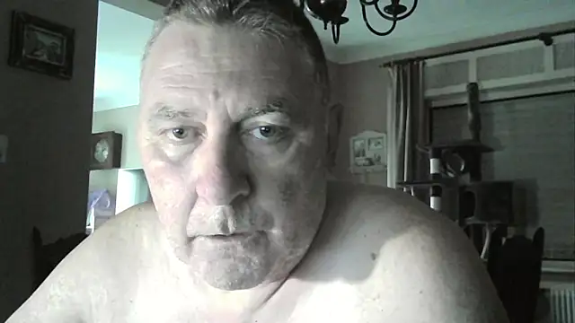 Snapshot of edje59a chatting on October 7, 2025, 6:43 am edje59a online show from October 7, 2025, 6:43 am