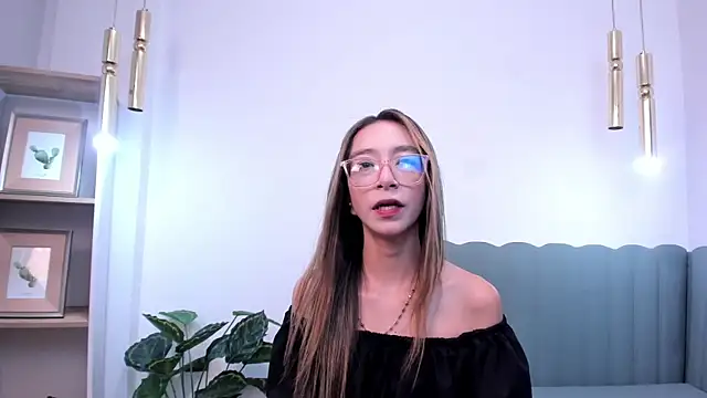 HannaCarttier  online show from June 26, 2026, 12:09 pm
