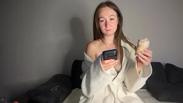 Freyastimeee online show from June 3, 2026, 12:02 am
