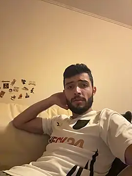Snapshot of Z-man- chatting on May 30, 2026, 11:13 pm Z-man- online show from May 30, 2026, 11:13 pm
