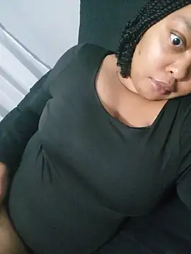 Snapshot of CaramelBBrown chatting on May 15, 2026, 11:23 pm CaramelBBrown online show from May 15, 2026, 11:23 pm
