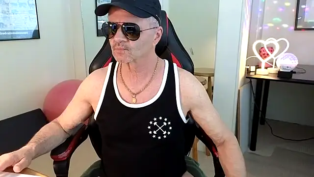 hotdadbod online show from January 4, 2025, 9:41 pm