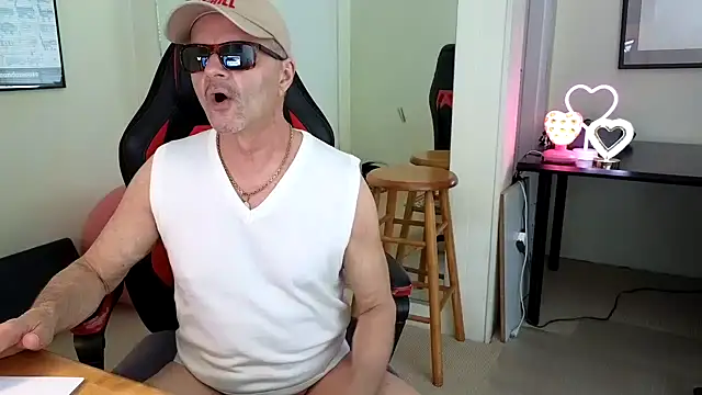 hotdadbod online show from January 31, 2025, 9:16 pm