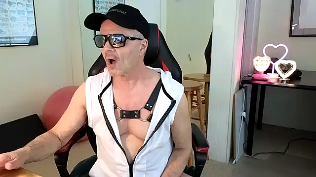 hotdadbod online show from February 1, 2025, 9:19 pm