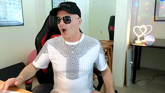 hotdadbod online show from February 9, 2025, 9:39 pm