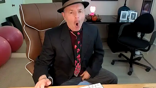 hotdadbod online show from November 7, 2025, 9:37 pm