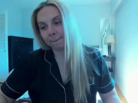 Laviora online show from May 27, 2026, 11:02 pm