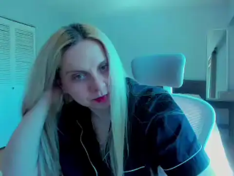 Laviora online show from May 31, 2026, 11:39 pm