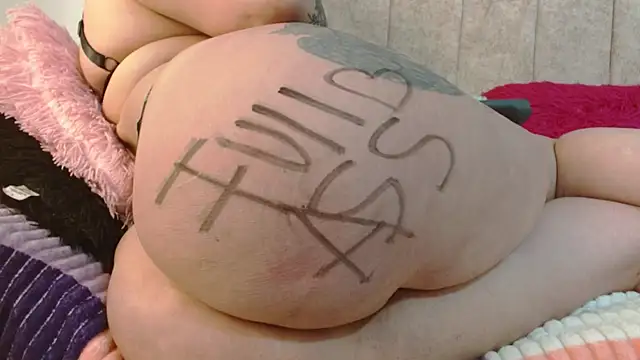 Melanie Messy Nasty online show from May 12, 2026, 9:34 pm