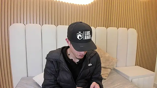andylol330 online show from July 16, 2026, 2:17 am