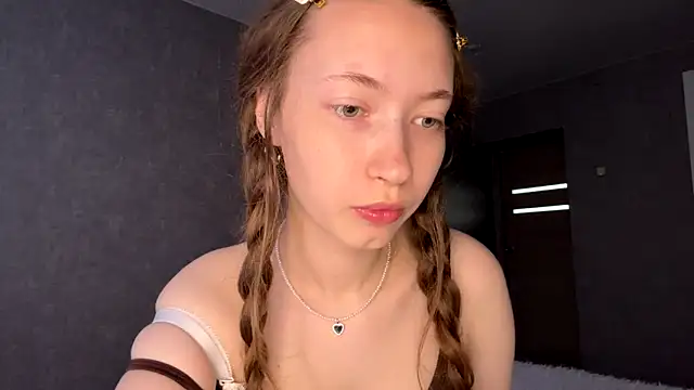 Emily Mur  online show from June 23, 2026, 5:05 am