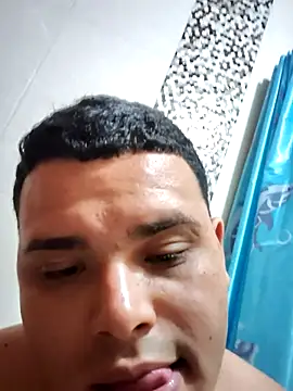 caramelitodelech online show from May 12, 2026, 3:42 pm