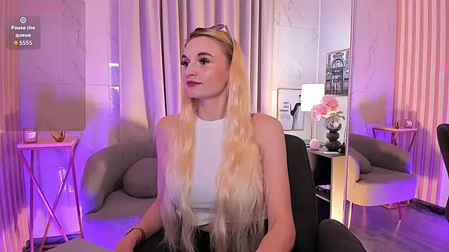 Snapshot of Mila__Lux chatting on June 14, 2026, 1:46 pm Mila Lux online show from June 14, 2026, 1:46 pm