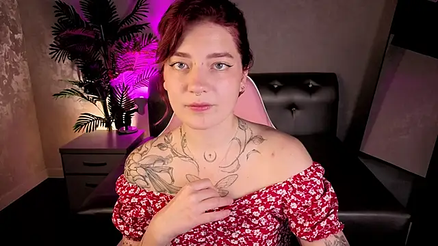 Snapshot of Nikki_Gringer chatting on June 8, 2026, 1:28 am Nikki Gringer online show from June 8, 2026, 1:28 am