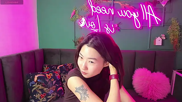 Runi Asian online show from June 19, 2026, 1:21 am