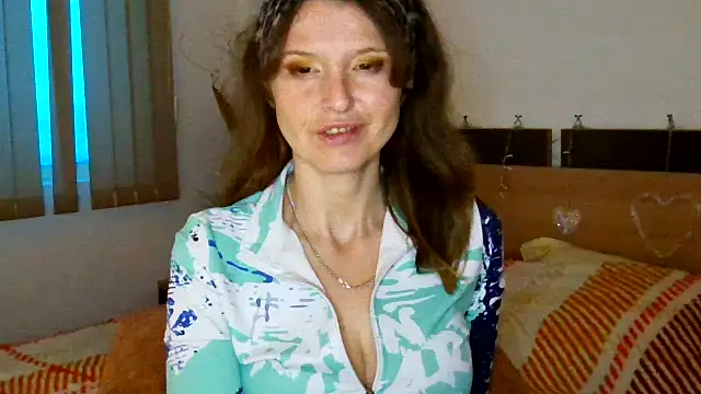 LoveElenika online show from June 14, 2026, 5:04 pm