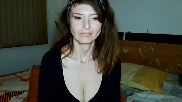 LoveElenika online show from June 21, 2026, 2:14 am