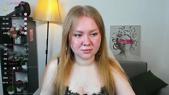 AlexaaBee online show from June 10, 2026, 8:02 am