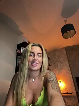 Snapshot of CharlottemilfUKx chatting on May 21, 2026, 11:34 pm CharlottemilfUKx online show from May 21, 2026, 11:34 pm
